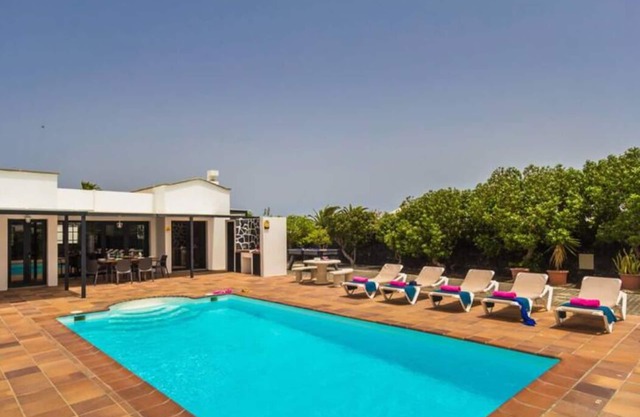 Villa 3 dormitorios en Residencial Los Calamares