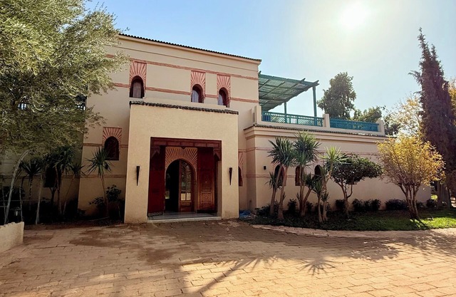 VILLA 34 - 4 Masters, Moroccan Charm & Modern Comfort with Private Pool