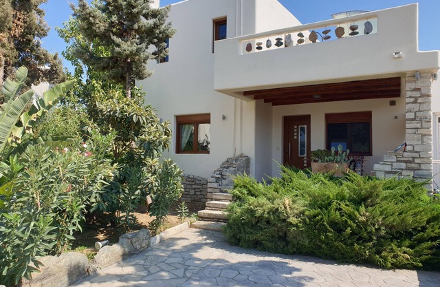 Villa Agapi, beautiful house for 4 Pers., shared pool, quiet in Pitsidia