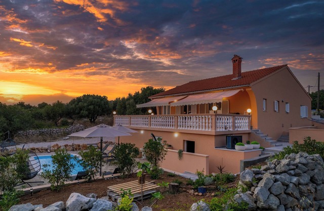 Villa Akulica with heated outdoor pool and seaview