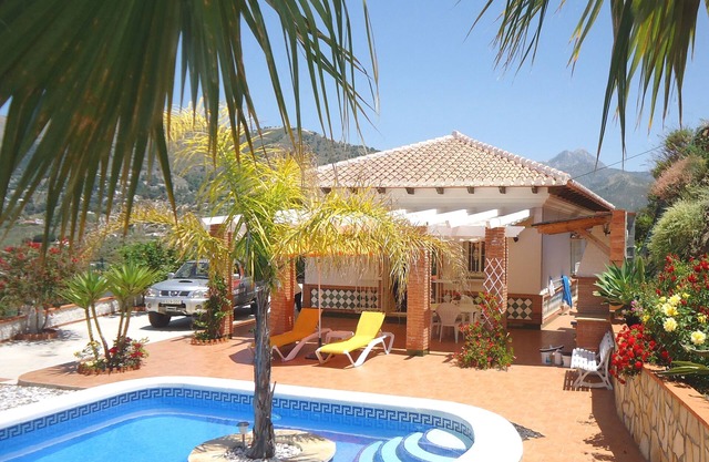 VILLA AL-ANDALUS, IS IDEAL FOR VACATION FOR HAVING THE HOUSE, THE POOL
