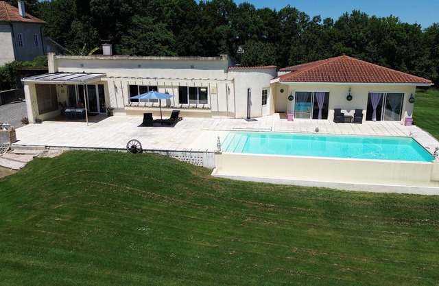 Villa 'Albert' with Lake View, Wi-Fi and Air Conditioning