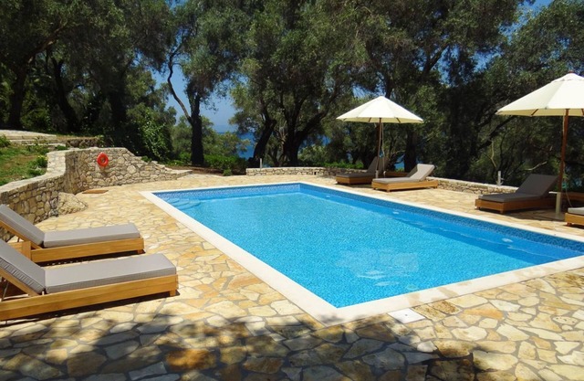 Villa Alexis - Four Bedroom Villa, Sleeps 8