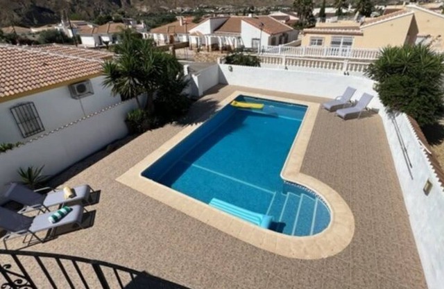 Villa Amarillo rural 4 bedroomed with private pool, outside bar and BBQ