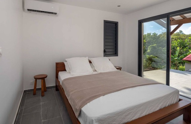 Villa Amazonia near new hospital swimming pool