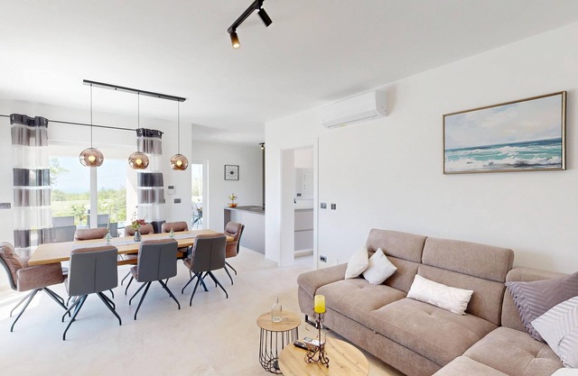 Villa Amelie for up to 8 people with pool and e-charging station near Porec