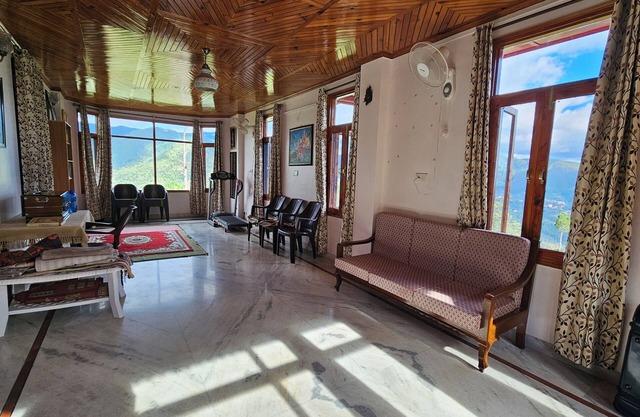 Villa amidst the mountains of Himachal Pradesh, just 10km away from Shimla.