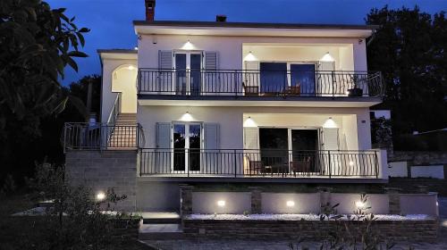 Villa Amoena with Pool and Sauna