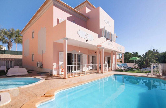 Villa 'Andorinhas' with Private Pool, Wi-Fi and Air Conditioning