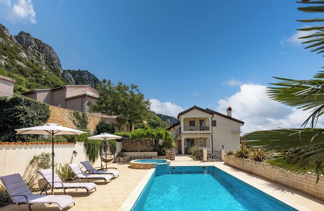 Villa Anna With Private Pool And Garden, Bribir, Croatia