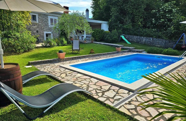 Villa Antoana with pool + SPA whirlpool + finnish sauna + PlayStation 4 + WiFi
