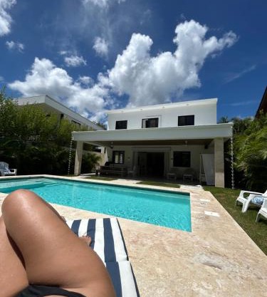 Villa Antonia Spectacular Private Stay with Pool, Just Steps from the Beach, Housekeeping & Kitchen in Exclusive Gated Community