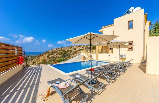 Villa Aqua Royal - Four Bedroom Villa, Sleeps 8