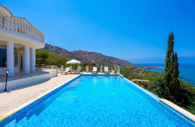 Villa Aquavitus - Three Bedroom Villa, Sleeps 7