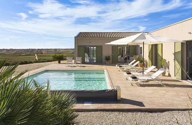 Villa Aria- villa with pool near the sea 6 beds