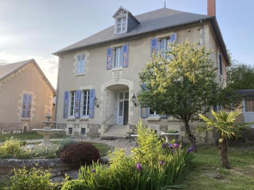 Villa authentique avec jardin privé en Auvergne - FR-1-489-533