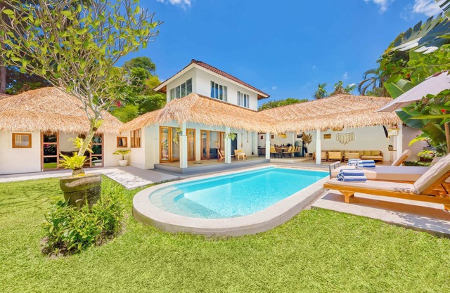 Villa Barcelona - 5BDR, lush garden, private pool