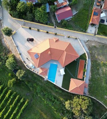 Villa BASTO