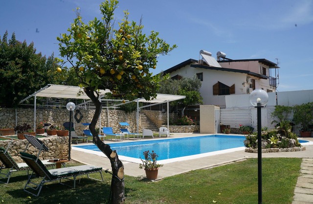Villa belfronte with private pool in the green can accommodate large groups