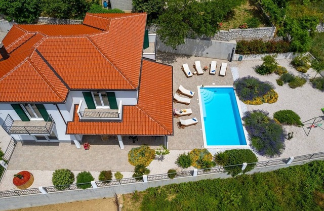 Villa Belina: 4 ensuite bedrooms, game room, heated pool, sauna & gym