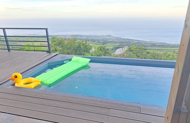 Villa Bellevue in the heights of Saint Leu: breathtaking views