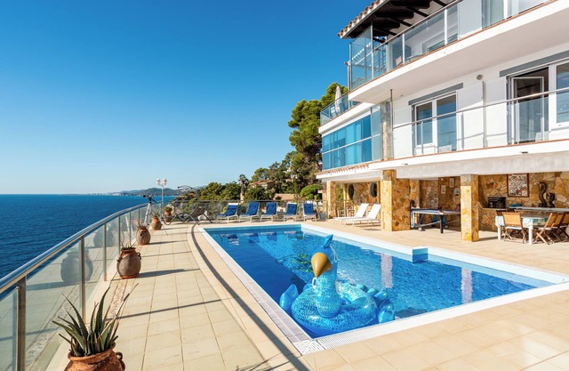 Villa "Bergantin" with Sea View, Pool & Wi-Fi