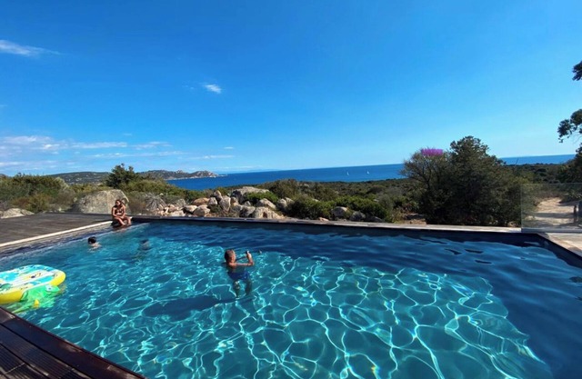 Villa Bergerie with swimming pool between sea and scrubland