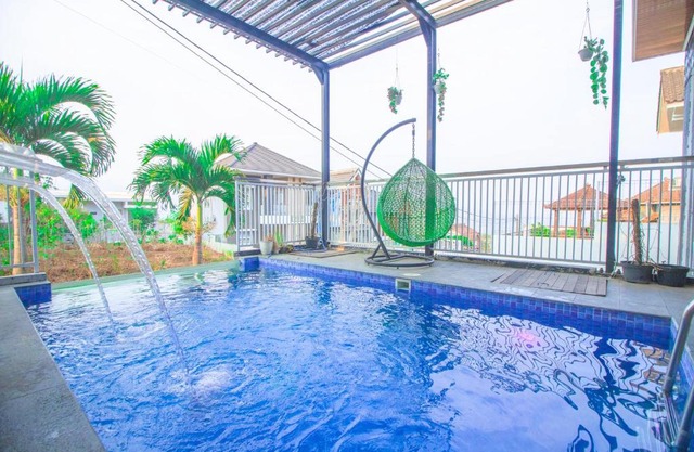 Villa Biru with Private Pool & Balcony