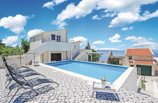 Villa Blanka - Six Bedroom Villa with Swimming Pool and Sea View