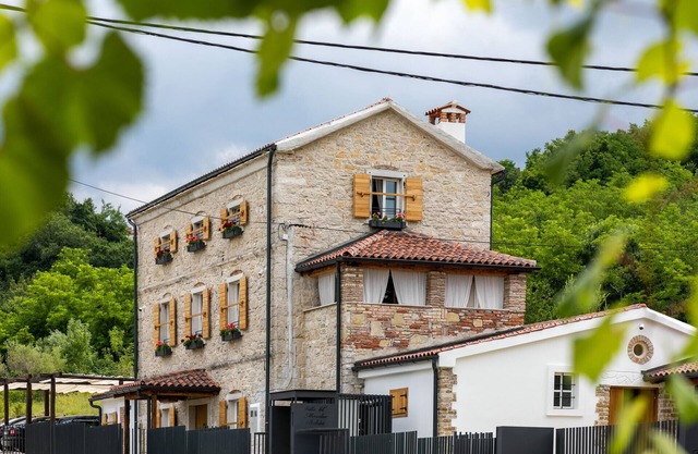 Villa Blazeni Miroslav Bulesic in Central Istria for 8 people with private heated pool and sauna