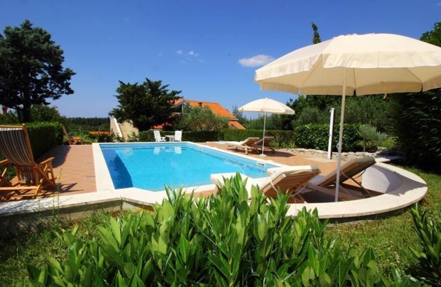 Villa Boskovic - Four-Bedroom Villa with Swimming Pool and Sea View