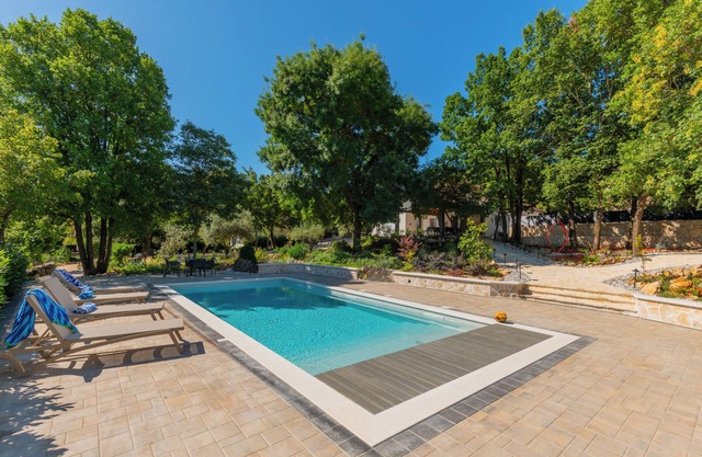 Villa Botanica - Lush Garden and Pool Oasis