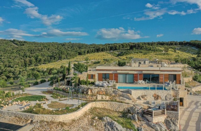 Villa Bracia - Three Bedroom Villa, Sleeps 6