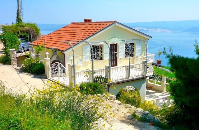 VILLA BUGENVILLA full sea view, large terrace, beautiful garden, quiet location.