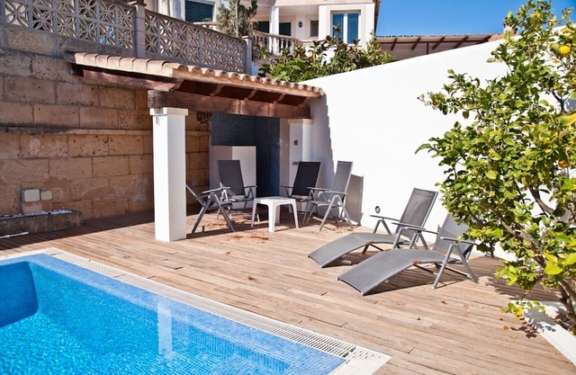 Villa 'Ca Nostra' with Mountain Views, Wi-Fi and Air Conditioning
