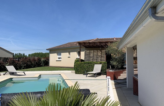 Villa Cabarieu classified tourist office with swimming pool.