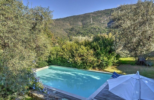 Villa Calesse C: A characteristic and welcoming independent house surrounded by meadows and by green hills, with Free WI-FI.