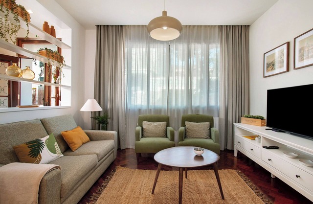 Villa 'Casa Do Loureiro' with Sea View, Wi-Fi and Air Conditioning