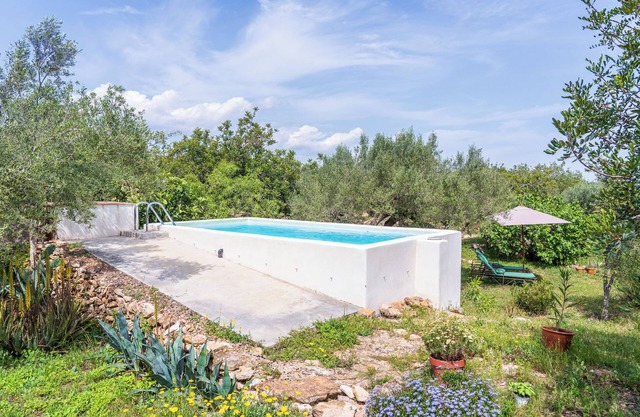 Villa 'Casa en Olivera' 3km from the Coast with Private Pool & Wi-Fi