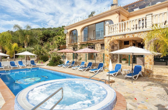 Villa "Casa Pollino" with Sea View, Heated Pool & Wi-Fi