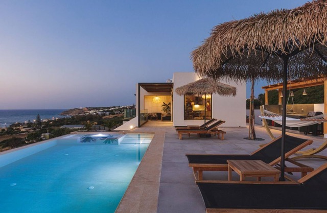 Villa Celestia - Private Infinity Pool & Superb Seaview, 500m from Beach