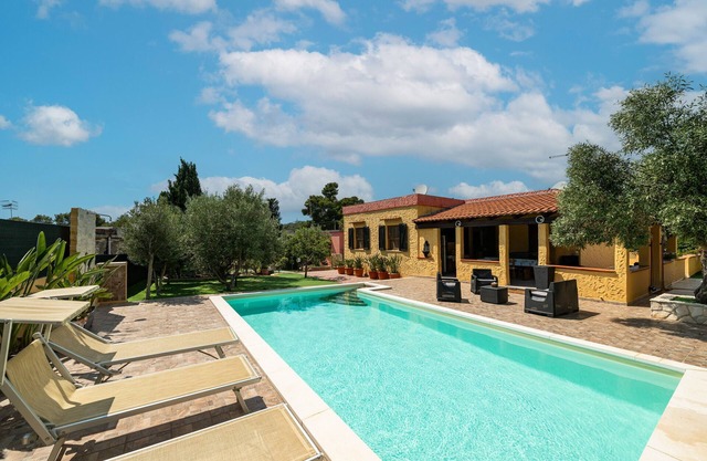 Villa 'Chiara' with Mountain View, Wi-Fi and Air Conditioning