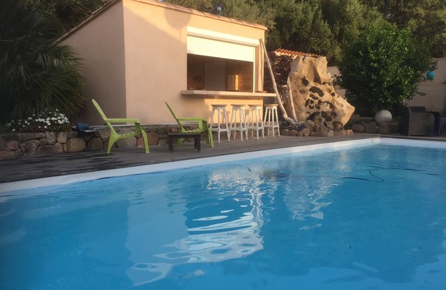 VILLA CLIMATISEE WITH PRIVATE SWIMMING POOL