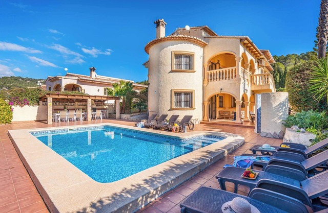 Villa Comodo - Six Bedroom Villa, Sleeps 14