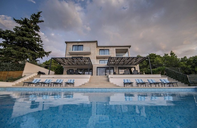 Villa D 5-star luxurious villa