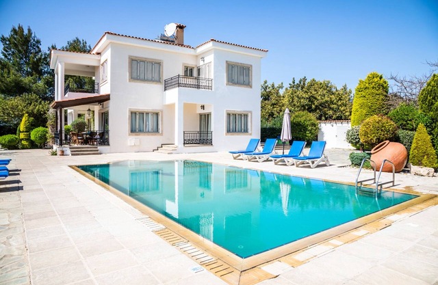 VILLA DEMETRA (4 ensuite bedrooms, Wi-Fi, stun. view, BBQ, Prv Swim. Pool)