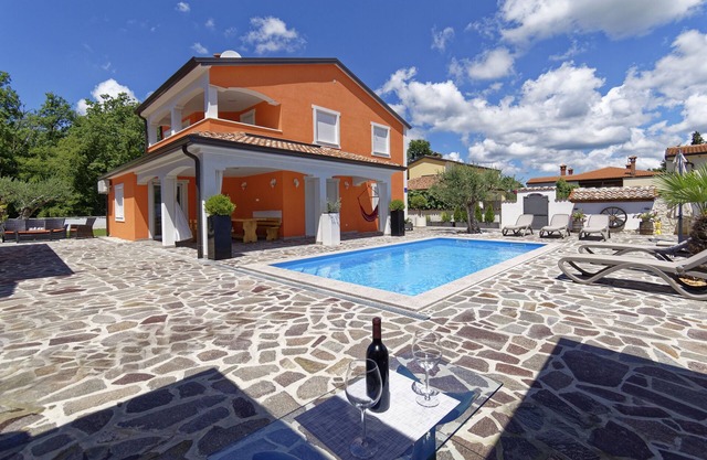 Villa Deni - Private pool, 4 bedrooms, 3 bathrooms, Pet friendly
