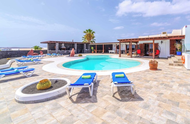 Villa Deseo Sol - Five Bedroom Villa, Sleeps 10
