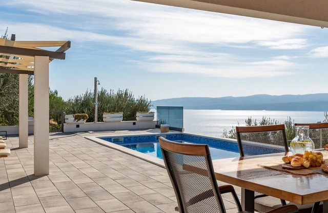 Villa Dream with private pool, 2 bedrooms with en-suite bathrooms, sea view