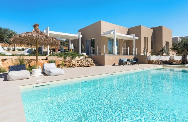 Villa Drepana, Stunning modern villa near the sea